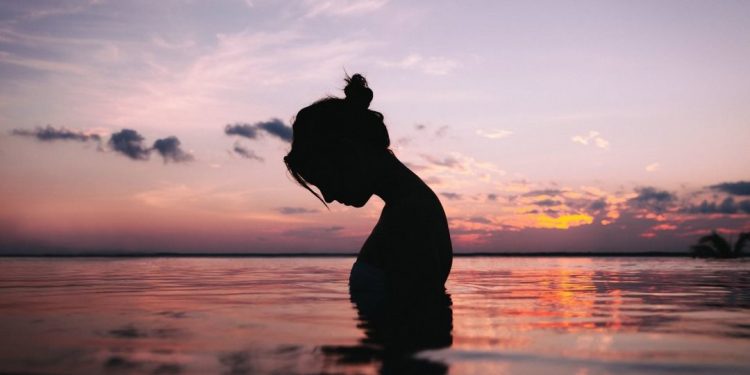 Status buồn về vợ chồng khiến nhiều người rơi lệ, suy ngẫm