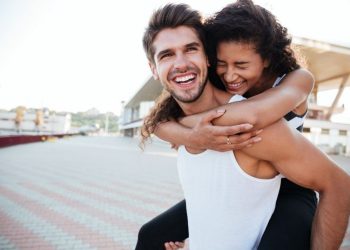 Status tình yêu lãng mạn giúp cho đối lứa gần nhau hơn