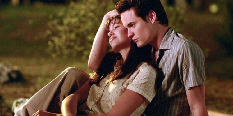 Status tâm trạng về tình yêu khiến bạn trở nên trầm lắng