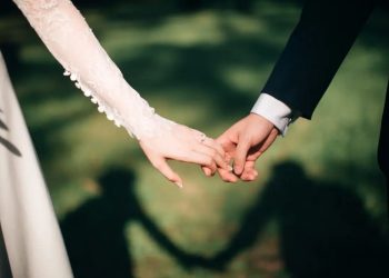 Status chất về tình yêu đầy cảm động để chia sẻ Facebook