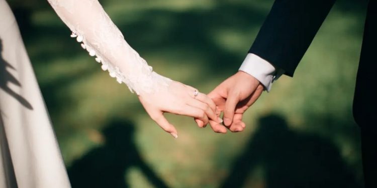 Status chất về tình yêu đầy cảm động để chia sẻ Facebook