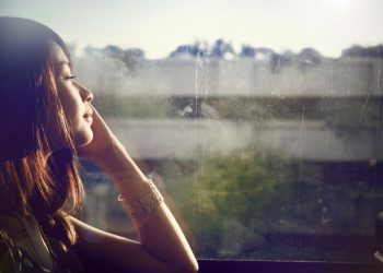 Status thất tình hài hước bạn nên tham khảo để đăng Facebook